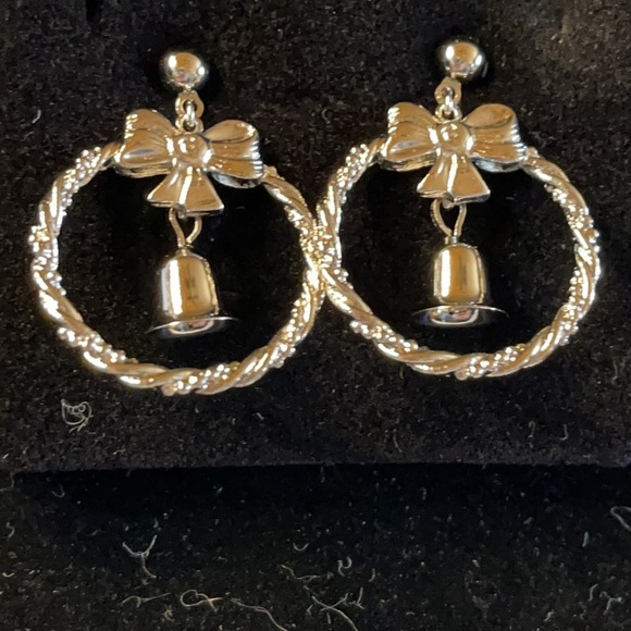 Avon (1992) Vintage Jingle Bell Hoops Earrings - Picture 2 of 7